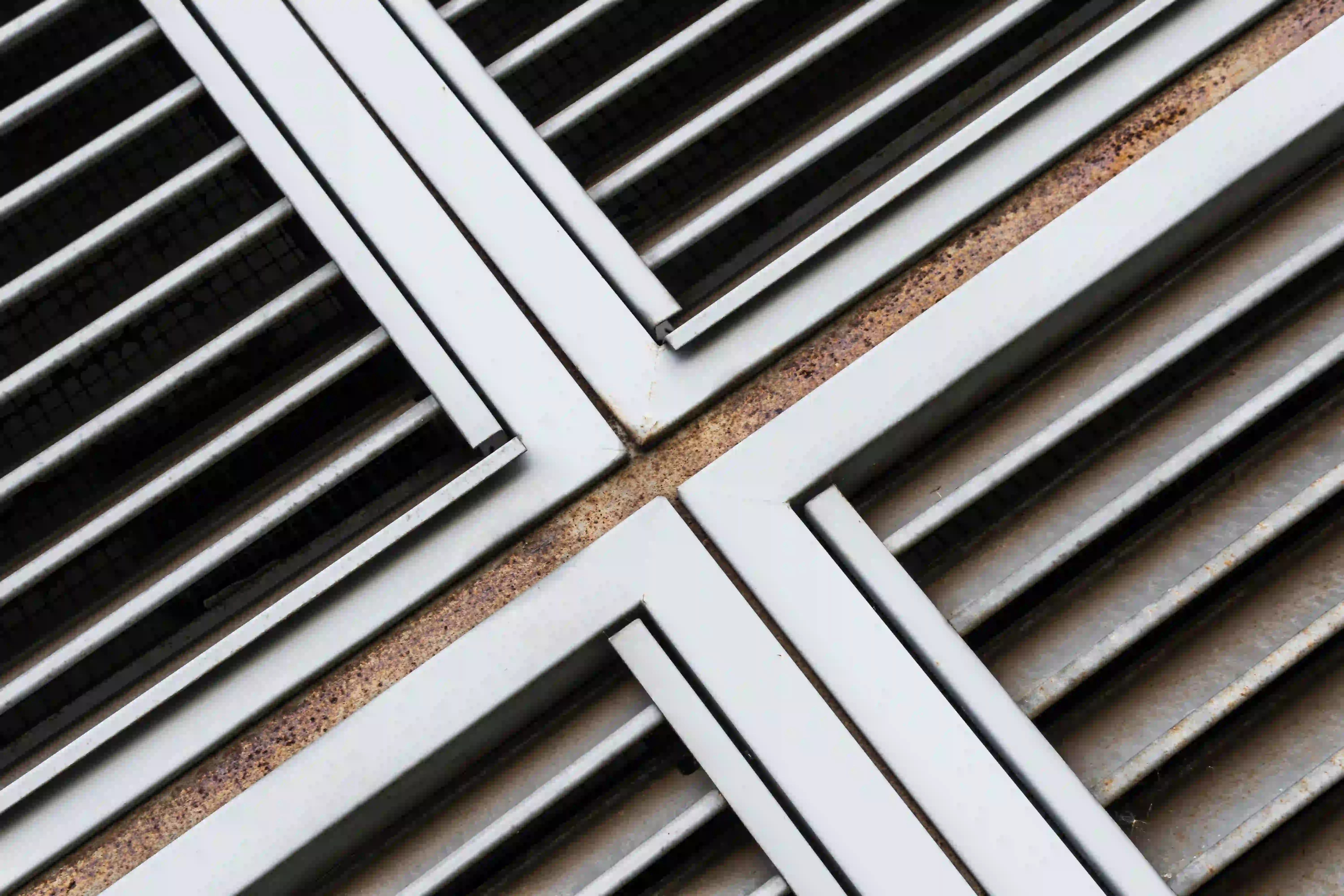 Designing Smart Courtyards with Premium Invisible Floor Traps
